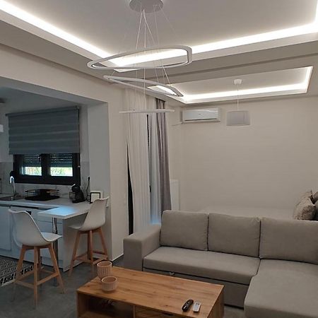 Ina'S Crib Hotel Síndos Екстериор снимка
